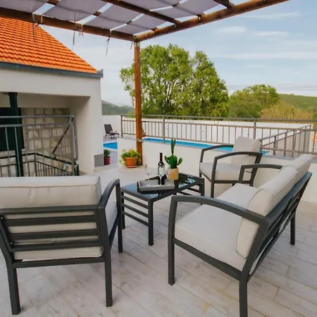 Tranquil Getaway With Pool And Garden - Three Bedroom With Pool * Prapatnica