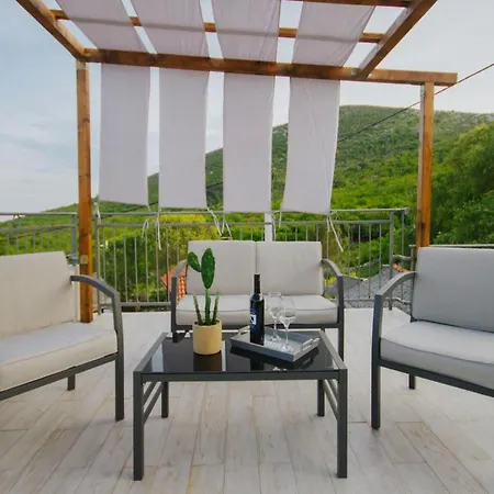 Villa Tranquil Getaway With Pool And Garden - Three Bedroom With Pool Prapatnica