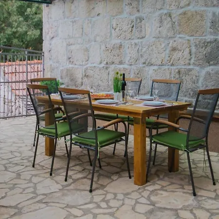 Villa Tranquil Getaway With Pool And Garden - Three Bedroom With Pool